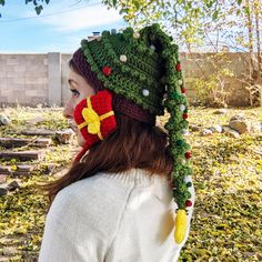 Ready to make this Crochet pattern? Get this pattern now - Christmas Tree Hat by HELLOhappy #Crochet #Pattern | Learn now with Ribblr - a beginner friendly platform! Thousands of free patterns and unique quick and easy projects.