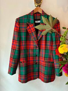 Vintage Blazer Size 38/40 Length 74 cm Armpit to armpit 56 cm Shoulder to Shoulder 46 cm Arm length 62 cm With Shoulder pads Tartan Blazer, Vintage Blazer, Womens Blazers, Plaid Blazer, Shoulder Pads, Blazer Suit, Tartan, Art Collection, Bathing Beauties