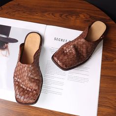 Classic Square Toe Design , Horse Leather Woven Mules Make Them a Perfect Staple All Year Round. Color: Black/BrownMaterial: Horse LeatherLining: NoInsole: Cow LeatherSole: RubberHeels: 1 cm/0.39"Fit: Medium to Wide, Runs Normal.Origin: Made in China Production Time: About 5-7 days (Any exceptional case will email you, Please pay attention to your email left) Shipping Time: Free Shipping To most locations, delivery time is approximately 5-15 days; We have paid FedEx Option, to most locations, de Brown Flat Heel Mules For Summer, Brown Pointed Toe Mules For Summer, Brown Slip-on Flats For Summer, Brown Flat Heel Mules For Spring, Brown Flat Heel Mules For Beach, Brown Flat Mules For Summer, Brown Slip-on Mules For Summer, Brown Open Toe Flats For Fall, Brown Open Toe Mules For Fall