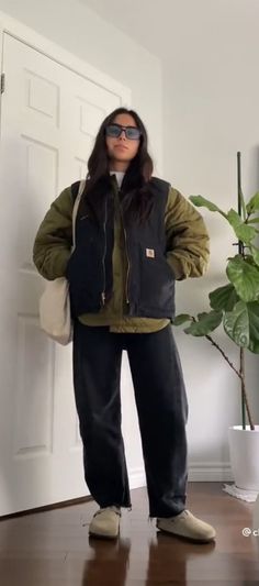 Dark Green Puffer Vest Outfit, Fall To Winter Transition Outfits, Women In Carhartt, Winter Fits Women Aesthetic, Simple Winter Outfits Casual For Women, Exhibition Opening Outfit, Cool Layering Outfits, Masc Cold Weather Outfits, White Chore Jacket Outfit