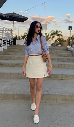 White Skirt Outfits, Skirt Outfit Summer, Outfit Elegantes, Neat Casual Outfits, Classic Style Outfits, Casual Outfit Inspiration, Effortless Outfit, Looks Street Style, 가을 패션