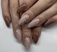 Classy Fall Almond Nails, Almond Nails For Autumn, Neutral Gel Nails Almond, Fall Nail Inspiration Autumn Almond, Neutral Fall Acrylic Nails, Fall Nails Ideas Autumn Short Almond, Neutral Christmas Nails Short, Fall Nail Inspo Almond Short, Sparkly Autumn Nails