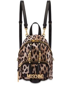 cedar brown/sand beige cotton gold-tone hardware gold-tone logo lettering leopard print single top handle two adjustable detachable shoulder straps top zip fastening main compartment front zip-fastening pocket Luxury Shoulder Bag With Logo Print For Travel, Luxury Logo Print Shoulder Bag For Travel, Gold Travel Bags With Logo Hardware, Designer Leopard Print Travel Bag, Moschino Backpack, Cotton Backpack, Brown Sand, Moschino Logo, Logo Letter