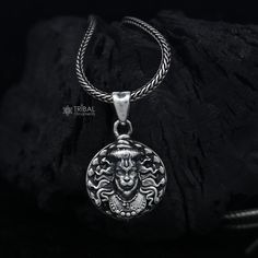 Metal-925sterling silver. Item type- Hanuman pendant Weight- 5.17grams. Length- 2.7cm, Width- 2.6cm Finish-Oxidized. chain width-1.5mm(if buy) Weight-12.500 to 18.500 grams(weight vari as per length) Chain type-screw chain. Hanuman Pendant, Hanuman Ji, Lord Hanuman, Handmade Silver, Pendant Necklaces, Silver Pendant, Halloween Shopping, Jewelry Necklace Pendant, Beauty Book