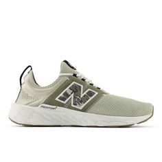 Premium materials and a stylish patchwork theme elevate this versatile everyday shoe. Casual Green Running Shoes With Textured Tread, Everyday Shoe, Everyday Shoes, New Balance Men, New Balance, Men's Shoes, Running, Patchwork