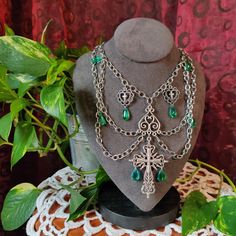 Handmade jewelry! Unique piece Adjustable Gothic Alloy Necklace, Gothic Nickel-free Necklaces For Festivals, Gothic Metal Necklaces With Jewels, Luxury Gothic Metal Necklace, Gothic Adjustable Nickel-free Necklaces, Alternative Jewelry, Green Necklace, Cross Necklace, Unique Pieces