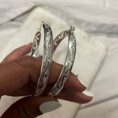 These Are Light Weight And Super Fun! Silver Plated And Water Resistant. Larger Lightweight Hoops. Silver Earrings Hoops Big, Silver Hoop Earrings Aesthetic, Chunky Silver Earrings, Hoop Earrings Aesthetic, Chunky Silver Jewellery, Large Silver Hoop Earrings, Earrings Aesthetic, Chunky Earrings, Big Hoop Earrings