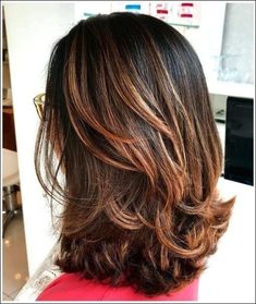 layered hairstyle Medium Length Wavy Hair, Medium Layered Haircuts, Mid Length Hair With Layers, Medium Layered Hair, Medium Layered, Medium Length Hair With Layers, Hair Color Light Brown, Medium Long Hair, Shoulder Length Hair Cuts