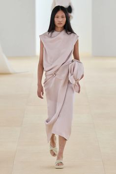 Issey Miyake Spring 2024 Ready-to-Wear Fashion Show | Vogue Marchesa, Spring 2024, Elie Saab, Issey Miyake, Missoni, Tom Ford, Spring Summer Fashion, Paris Fashion, Runway Fashion