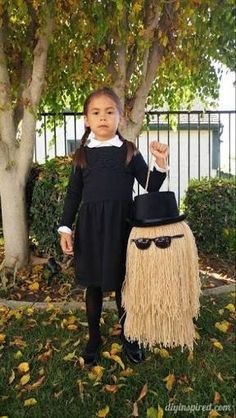 Put a Cousin Itt on a Roomba and let him wander around at parties! Cousin It Diy, Disfarces Halloween, Halloween Fantasia, Pelottava Halloween, Cousin It, Wednesday Addams Costume, Dekorasi Halloween, Spooky Halloween Costumes