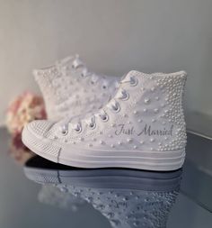 Customised Wedding Shoes, Converse Bleu, Shoes For Dancing, Bride Converse, Original Converse, Bridal Converse, Color Converse, Wedding Shoes Bridesmaid, Custom Wedding Shoes