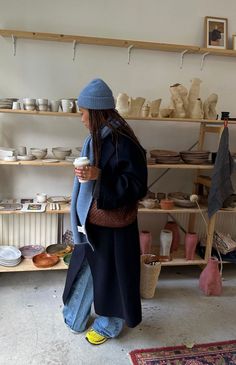 Pottery Outfit, Denim Skirt Winter Outfit, Long Winter Skirt, Rain Outfits, Long Skirt Winter, Autumn Look, Paris Outfits, Europe Fashion, Winter Skirt