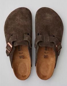 Birkenstock Men Boston, Berken Stocks Shoes, Birkin Stocks, Birkenstock Clogs Outfit, Boston Birkenstock, Clogs Birkenstock, Boston Outfits, Birkenstock Clog, Birkenstock Outfit