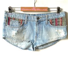 Carmar Stacy Jean Denim High Rise Shorts, Non-Stretch. Boho Shorts, Size 28, Nwt *Size: 28 *Condition: New With Tag. See All Pics. Sorry, No Trades. Bnaa1 05a Note: The Digital Images Displayed Have The Most Accurate Color Possible, Could Vary On Different Devices. Mid-rise Summer Festival Jeans, Summer Festival Mid-rise Jeans, Casual Mid-rise Bottoms For Festival, Cutoff Cotton Bottoms For Festival, Cotton Cutoff Bottoms For Festival, Denim Bottoms With Pockets For Festival, Bohemian Stretch Denim Bottoms, Light Wash Jeans For Summer Festival, Summer Festival Light Wash Jeans