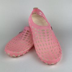 Surf 7 Usa Adult Pink Water Clog Sz 9 Nwt Swim Shower Beach Light Pink / Off White In Color Rubber Texture Slip On Has Minor Spots On Inner Right Shoe, See Pic Excellent Condition! Non-slip Round Toe Clogs For The Beach, Beach Slip-on Slip-resistant Clogs, Non-slip Synthetic Beach Clogs, Non-slip Clogs For Beach In Spring, Non-slip Synthetic Clogs For Beach, Summer Vacation Non-slip Clogs, Comfortable Slip-resistant Clogs For Beach, Casual Non-slip Clogs For Beach, Summer Synthetic Slip-resistant Clogs