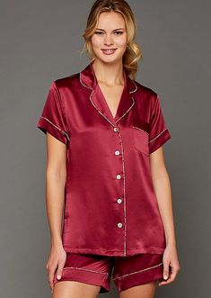 Elegant Satin Sleepwear With Short Sleeves, Elegant Short Sleeve Satin Sleepwear, Elegant Short Sleeve Loungewear Sets, Satin Bedtime Set With Short Sleeves, Satin Bedtime Sets With Short Sleeves, Satin Short Sleeve Bedtime Set, Elegant Short Sleeve Satin Set, Satin Sets With Short Sleeves For Home, Short Sleeve Satin Sets For Home