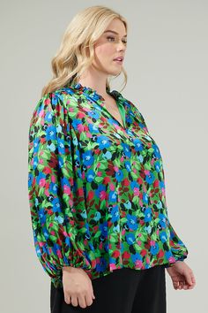 Add a pop of a colorful touch to your outfit of the day with the Destine Floral Hathaway Split Neck Long Sleeve Blouse! It features a ruffle split neckline framed by billowing balloon sleeves. The bodice maintains a relaxed fit and can be styled tucked into your favorite high waisted pants. This top is perfect for anything from day parties to dinner with friends.- Split neckline- Elastic cuffs - Lined- Balloon sleeves- Color: Green blue fuchsiaSize + Fit - Model is 5'8" and wearing size XS- Meas Vibrant Green Fall Top, Vibrant Green Blouse For Spring, Green Top With Vibrant Print For Fall, Vibrant Green Spring Tops, Green Blouse With Vibrant Print, Vibrant Green Floral Print Blouse, Vibrant Green Long Sleeve Blouse, Vibrant Blue Long Sleeve Tops, Dinner With Friends