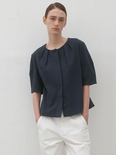 This is a feminine and minimal top by Atelier Nain that is made out of high quality and sturdy material. With distinctive mood of the design and comfortable wear, you can style it for your feminine outfit.- Tuck detail on front and back- Light seersucker fabric for summer- Clean and feminine mood Modern Blouse With Structured Shoulders For Work, Spring Short Sleeve Tops With Structured Shoulders, Modern Tops For Workwear With Relaxed Fit, Structured Summer Tops For Workwear, Structured Tops For Summer Workwear, Spring Structured Workwear Blouse, Summer Structured Tops For Workwear, Modern Relaxed Fit Tops For Office, Modern Relaxed Fit Office Tops