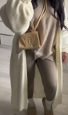 Beige Baddie Outfit, Cute Mum Outfits, Classy Cozy Outfits, Cozy Fall Outfits Black Women, Winter Breakfast Outfit, Beige Mom Aesthetic, Birthday Guest Outfit, Fall Outfit Casual, Chill Outfit