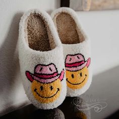 PREORDER—Pink Cowgirl Hat Fuzzy Slippers – BFF Here Cowgirl Hats Western, Pink Cowgirl Hat, Pink Cowboy Hat, Yellow Smiley Face, Preppy Shoes, Pink Cowgirl, Cute Slippers, Cowgirl Hat, Fuzzy Slippers