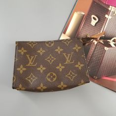 Louis Vuitton Classic Cosmetic Pouch 100% Authentic Guaranteed Condition: Pre-Owned Interior: Normal Wear, Slightly Wrinkled, Peeling See Pics Overall Good Condition Exterior: Minor Wear Overall Very Good Zipper Works Great Accessories: None Made In France Datecode: Sl 0966 Please See Pictures For More Details Thanks For Looking! Sku# Lv 18-000 Small Louis Vuitton Purse, Louis Vuitton Cosmetic Pouch, Louis Vuitton Felicie Pochette, Amazon Bag, Palm Springs Mini Backpack, Louis Vuitton Mini Pochette, Louis Vuitton Felicie, Louis Vuitton Gifts, Félicie Pochette