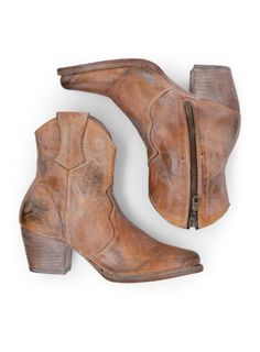 The Baila Leather Ankle Cowgirl Boots in Rustic are chic, durable, and exceptionally versatile. Pair them with a maxi-dress for an editorial daytime look. Or, wear them with your favorite jeans for an on-trend outfit with serious impact. No matter how you style them, these boots will bring you back to your roots. Short High Heels, Short Combat Boots, Ankle Cowgirl Boots, Combat Boots Shorts, High Heels Boots, Womens Chunky Heels, Chunky High Heels, Rounded Toe Boots, Heels Boots