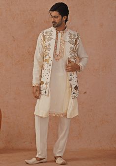 Off White Embroidered Kurta Set With Jacket Kalpraag - Fabilicious Fashion Traditional Straight Kurta Outerwear With Intricate Embroidery, Festive Straight Kurta Outerwear With Floral Embroidery, Designer Transitional Outerwear With Floral Embroidery, Festive Embroidered Straight Kurta Outerwear, Festival Straight Kurta With Chikankari Embroidery, Chikankari Embroidery Straight Kurta For Festivals, Festive Chikankari Embroidered Straight Kurta Outerwear, Transitional Festive Outerwear With Intricate Embroidery, Bollywood Style Outerwear With Chikankari Embroidery