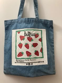 Tote Bag Patches Ideas, Tote Bag Design Ideas Paint, Tot Bag Design Ideas, Cute Tote Bag Design Paint, Tote Bag Ideas Paint, Tote Bag With Patches, Tot Bag Design, Diy Painted Tote Bag, Tote Bag Stitching