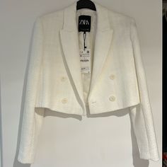 Nwt Zara Cropped White Blazer With 4 Button Detail. White Cropped Blazer For Office, Chic White Cropped Jacket For Office, White Tailored Cropped Blazer, Formal White Cropped Outerwear, White Cropped Formal Outerwear, Winter Cropped Blazer With Buttons, White Cropped Outerwear For Formal Occasions, Chic Zara Cropped Jacket, White Chic Single Breasted Cropped Jacket