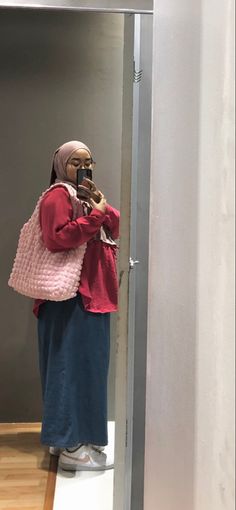 Hijab Outfit Syari, Kaos Rib, Plus Size Hijab, Ootd Ngampus, Outfit Ideas Hijab, Titan Aesthetic, Barbie Inspired