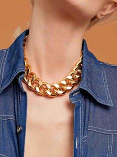 Upgrade your look with this sleek gold paperclip chain necklace, perfect for layering or wearing solo. Enjoy free shipping and fast delivery on this versatile accessory. Chunky Gold Necklaces, Thick Gold Chain, Minimalist Chain, Elegante Y Chic, Thick Chain Necklace, Womens Chokers, Chunky Chain Necklaces, Estilo Punk, Chain Choker Necklace