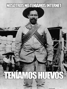 a black and white photo of a man wearing a hat with the caption'nositos no temamos internet '