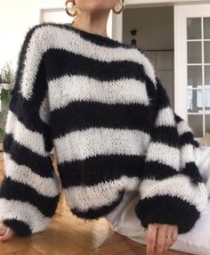 Big Fluffy Sweater, Oversized Mohair Sweater, Chunky Wool Sweater, Knitted Sweaters Stripes, Striped Mohair Sweater, Crochet Sweater White, Knitted Mohair Sweater, Big Knitted Sweaters, Knitted Striped Sweater