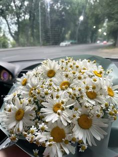 Daisy And Gypsophila Bouquet, Daisies And Baby Breath, Daisy Flowers Bouquet, Transvaal Daisy Bouquet, Daisy Bouquet Aesthetic, Daisies Arrangements, Bouquets With Daisies, Pretty Flowers Aesthetic, Daisy Flower Aesthetic