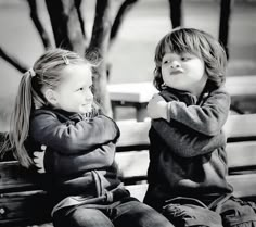 Sister And Brother Pictures, Brother Sister Photos, Sibling Photo Shoots, Brother Photos, Girly Swag, Sister Poses, Sister Pictures, Cute Babies Photography, Brother And Sister Love