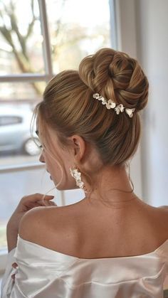 Bridal Hairstyles High Bun, Bridal Hair High Bun, Easy High Ponytail, Hair Up Bun, Engagement Hairstyle, Bridal Chignon, High Ponytail Tutorial, When To Give Up