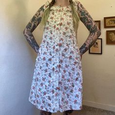 Tagged a size medium but fits more like an xs/small. Larger front pockets at each thigh. Large creamy pearlescent esq white buttons down front. The brand is Lan Siang. The pattern is so cute and featured French phrases with country, car and wheel barrows full of flowers, country cottages and such. So so sweet 🥹 No major flaws to note that I noticed. Seen mostly belted on a size small, 5'5"1/2, 33" bust, 26" waist & 39" hip (belt not included). Measurements taken flat then stretched taut.  Arm scythe: 6.5" flat up to 7.5" Chest: 17.5" flat up to 19" (35"-38") Waist: 19" (38") Hips: 23.5" (47") Length: 38" Pockets: 6"x6" Button Down Midi Dress, Midi Dress With Pockets, Country Cottages, French Phrases, Hip Belt, White Button Down, Ruffle Collar, 70s Vintage, Dress With Pockets