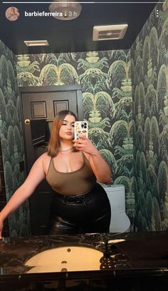 Barbie Ferreira Euphoria, Barbie Ferreira Outfit, Barbara Ferreira, Barbie Ferreira, Alexa Demie, Boutique Owner, Perfect Prom Dress, Screwed Up, Curvy Girl Outfits