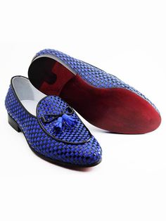 Product: Calf Leather Bespoke Shoes Color code: Blue Shoes Material: Calf-Leather Available Size: 39-40-41-42-43-44 Package Include: Shoes Only Note: Bespoke shoes are made to order: Please keep in mind the shipping may takes 10-12 days for bespoke shoes. Men Suits Wedding, Black Suit Wedding, Feel More Confident, Bespoke Shoes, Loafers Online, Blue Tassel, Italian Shoes, Tassel Loafers, Genuine Leather Shoes