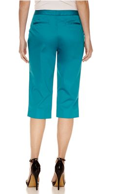 Worthington Women's Modern Fit Capri Pants size 8P NEW Womens Dress Tops, Dress Tops, Womens Dress, Tag Sale, Flat Surface, Women's Jeans, Modern Fit, Welt Pockets, Cropped Pants