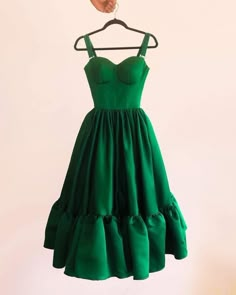 Item Details ： Product Number : fg2446 Fabric: Satin Sleeves: Sleeveless Back Style: Zipper Size: US 2- 16. Check our Size Chart to get your correct size. Built with bra: Yes Green Homecoming Dress, Prom Dress Green, Prom Dresses Simple, Green Homecoming Dresses, Short Party Dress, Satin Short, Dress Homecoming, Short Prom Dress, Bustier Dress