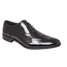 Zapato con cordón Especial para Novio o Ceremonia fabricado en piel charol negro, fabricados de forma artesanal en España, con el forro y la planta de piel, suela en cuero, zapato de calidad y elegante.    Ideal para cualquier ocasión o para combinar con el traje de novio, pero también para padrinos o invitados.    Zapatos de novio cómodos para disfrutar de la fiesta durante todo el día.    Disponemos de cinturón a juego, vendido por separado, consulta disponibilidad Classic Lace-up Dress Shoes For Wedding, Elegant Leather Shoes For Groom With Closed Toe, Elegant Closed Toe Leather Shoes For Groom, Elegant Wingtip Lace-up Shoes For Party, Fitted Closed Toe Oxfords For Wedding, Fitted Closed-toe Oxfords For Wedding, Fitted Leather Shoes With Round Toe For Wedding, Fitted Round Toe Leather Shoes For Wedding, Fitted Round Toe Leather Wedding Shoes