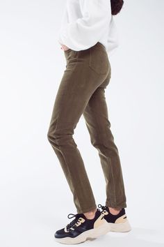 Step into comfort and style with our Skinny Cord Pants in the rich hue of olive green. Crafted for the ultimate wearability, these super-comfortable stretch corduroy pants are a staple for the autumn and winter months.  The skinny fit, accentuated by the full length design, complements your silhouette with a touch of urban flair. A five-pocket construction provides both functionality and fashion, while the button and zipper closure add a classic touch to the contemporary design.  Constructed from a blend of 98% Cotton and 2% Elastane, these pants offer the perfect balance of comfort and flexibility. The corduroy texture adds a touch of sophistication to the basic and urban appeal of this wardrobe essential.  Our model, wearing size S, embodies the versatility of these pants. With measureme Tan Scarf, Cord Pants, Trendy Pants, Cords Pants, Chic Blouses, Corduroy Pants, Cozy Sweaters, Hat Hairstyles, Winter Wardrobe