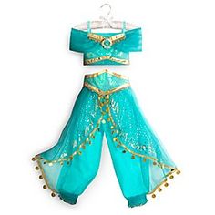 Like a magic carpet ride, their imagination will be whisked away as they dream of being a Sultan's daughter in far-off lands. This detailed two-piece Jasmine costume features gold detailing, organza, sequins, and a dazzling magic lantern brooch. Jasmine Cosplay, Princess Jasmine Dress, Disney Princess Halloween Costumes, Disney Princess Halloween, Rapunzel Costume, Halloween Princess, Magic Lamp, Princess Halloween Costume, Princess Dress Up