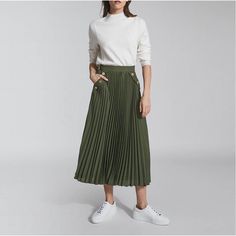 Reiss Lina High Rise Pleated Midi Skirt Size 8 A Line Pleated Midi Skirt Gold Button Detail Side Pockets Regular Fit Back Zip Closure 100% Polyester *Measurements Available Upon Request. No Trades. Offers Welcome!! Boho Skirt Outfit, Green Pleated Skirt, Sneakers Green, Boho Skirt, Skirts With Boots, Boho Skirts, Skirts Online, Pleated Midi Skirt, Green Skirt