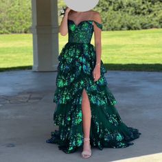 Beautiful Emerald Green Sherri Hill Dress Sherri Hill Dress, Sherri Hill Dresses, Sherri Hill, Emerald Green, Evening Dresses, Colorful Dresses, Emerald, Prom Dresses, Size 2