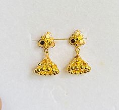 Small jhumki earstuds earrings 916 Gold by Mbrilliance  Gold purity:  916 gold  Hallmark: 916 stamped  Total Weight : 2.10-2.20 grams Size: Appx 1.5cm in height Design :  cute small size baby jimiki with push backs posts. Suits young girls and little kids too.  Item design will be random similar design as per stocks availability.    BN Authentic 916 gold by MBRILLIANCE®  FAQs Q: Is it real gold? A: yes it's real authentic genuine 916 gold  Q: can pawn? A: yes it's pawnable Q: comes with box? A: Yes comes with beautiful MBrilliance Branded Jewelry box packaging & official receipt. ⭐️GoForGold⭐️ 22k Gold Stud Earrings, Small Jimiki Kammal Design Gold, 2.5 Grams Gold Earrings, Jimikki Kammal Gold, Dailywear Earrings Gold Indian, Small Jhumki Earrings Gold, Kids Earrings Gold, 2 Grams Gold Earrings Designs, Official Receipt