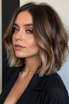 Short Haircuts Middle Part, Short Hair Parted In The Middle, Brown Hair Colors Short, Short Dark Bob, Short Brunette, Rambut Brunette, Pink Wig, Short Hair Balayage, Hair Inspo Color