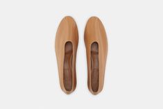 Glove Camel – Martiniano shoes Martiniano Shoes, Leather Heels, Slip On Shoes, Camel, Leather Upper, Gloves, Slip On, Heels, Leather