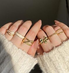 #fashion #aesthetic #nails #nailart Jewelry Recommendations, Making Beaded Jewelry, Bridal Sandals Heels, Gold Jewelry Prom, Jewelry Hacks, Vintage Modern Jewelry, Aesthetic Nails, Gold Chain Design, Diy Jewelry Unique